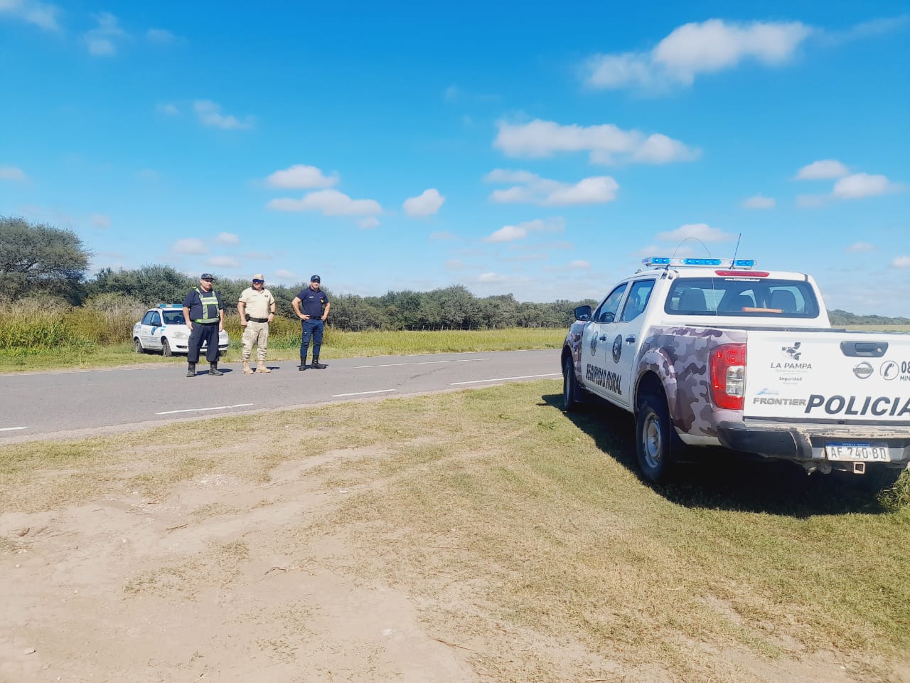 En un campo robaron armas de fuego y dinero