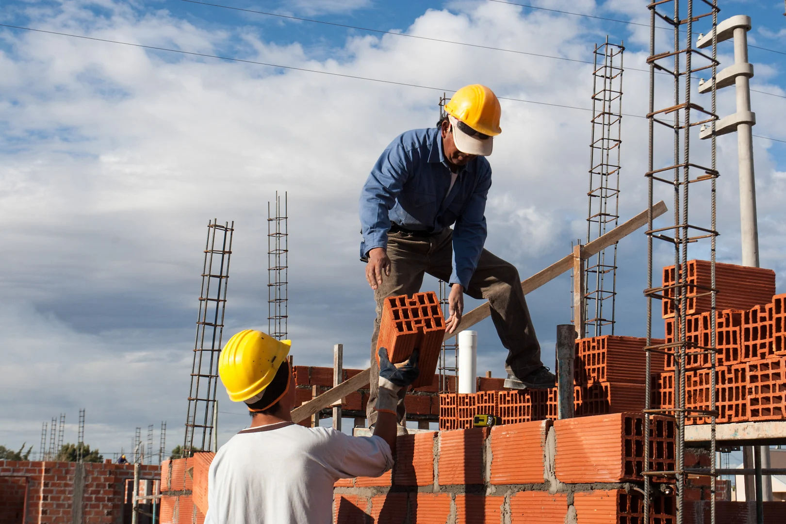 Empresas constructoras siguen pidiendo que diputados sancionen la Ley que declara la emergencia en la obra pública