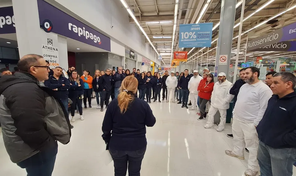 Hay despidos en Acindar, PepsiCo, General Motors,  Fate y en grandes cadenas de supermercados