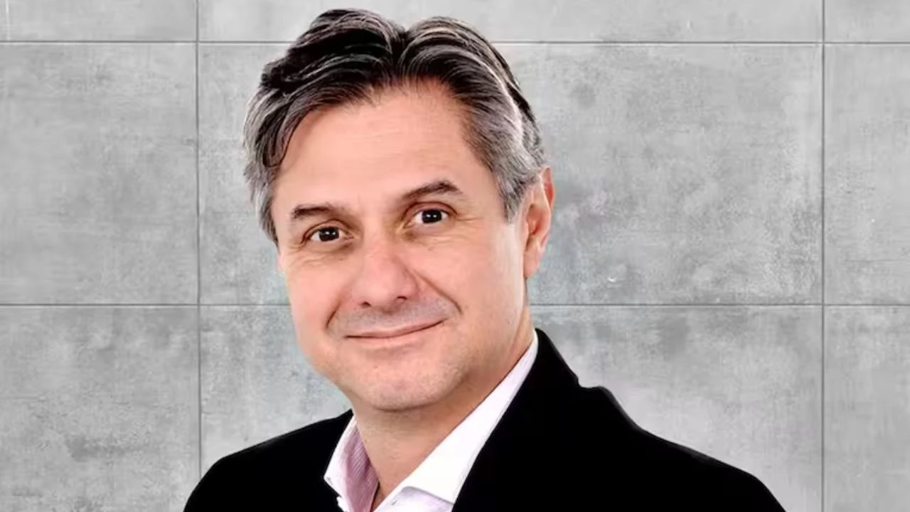 Ahora se va el dos de Toto Caputo y entra un experto de Wall Street