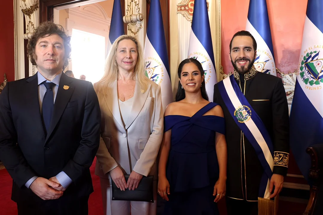 Milei estuvo con Karina en la asunción de Bukele en El Salvador