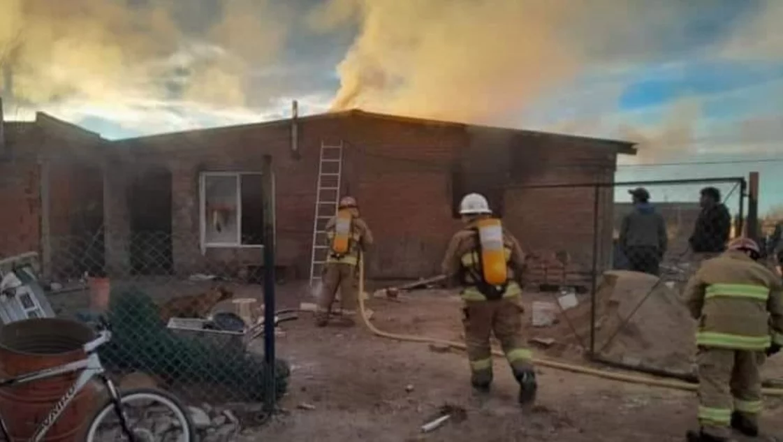 En 25 de mayo, incendio destruyó una casa