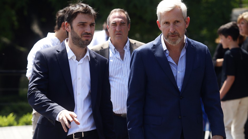 Los gobernadores de Juntos van de urgencia a la Rosada porque Milei les echó a sus funcionarios de Vialidad