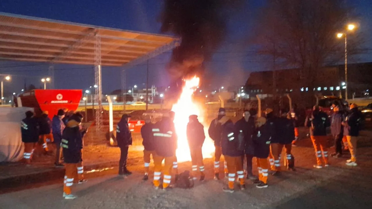 Santa Rosa sin recolección de basura por paro de Camioneros