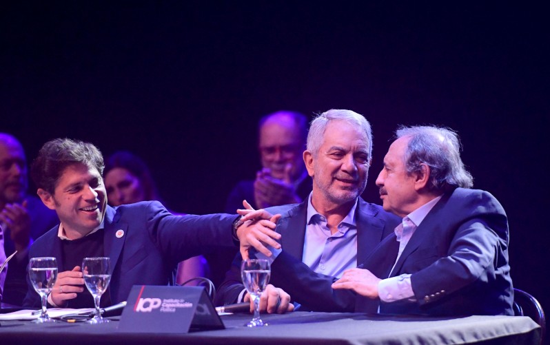 Ahora Alfonsín lanza un frente de radicales y progresistas que apoyan a Axel K
