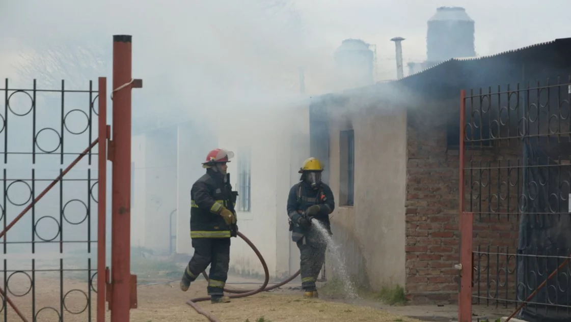 Se incendió departamento en Zona Norte: lo habría provocado un nene jugando con un encendedor