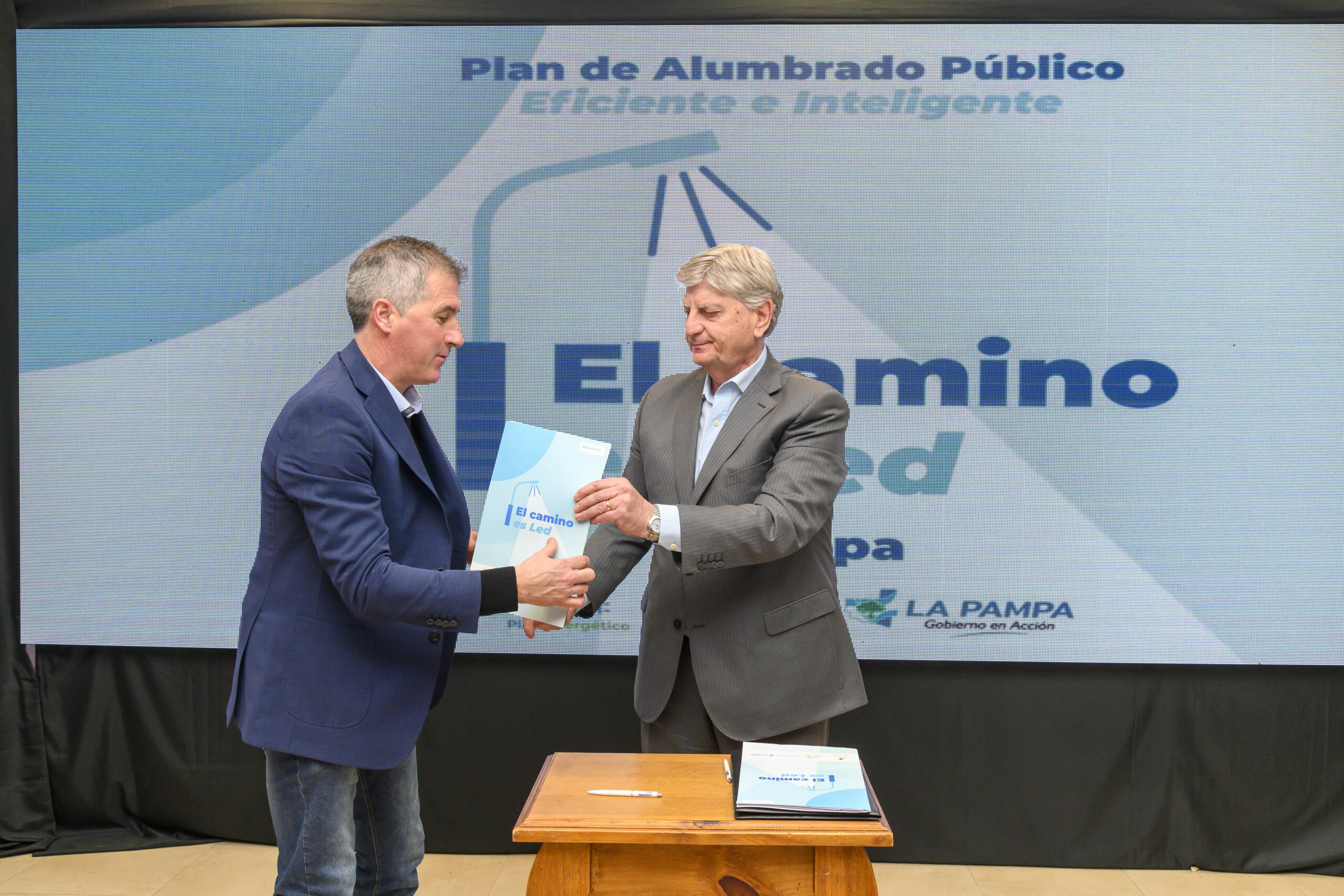 Ziliotto anunció que el Gobierno y la cooperativa de Macachín construirán un nuevo Parque Fotovoltaico