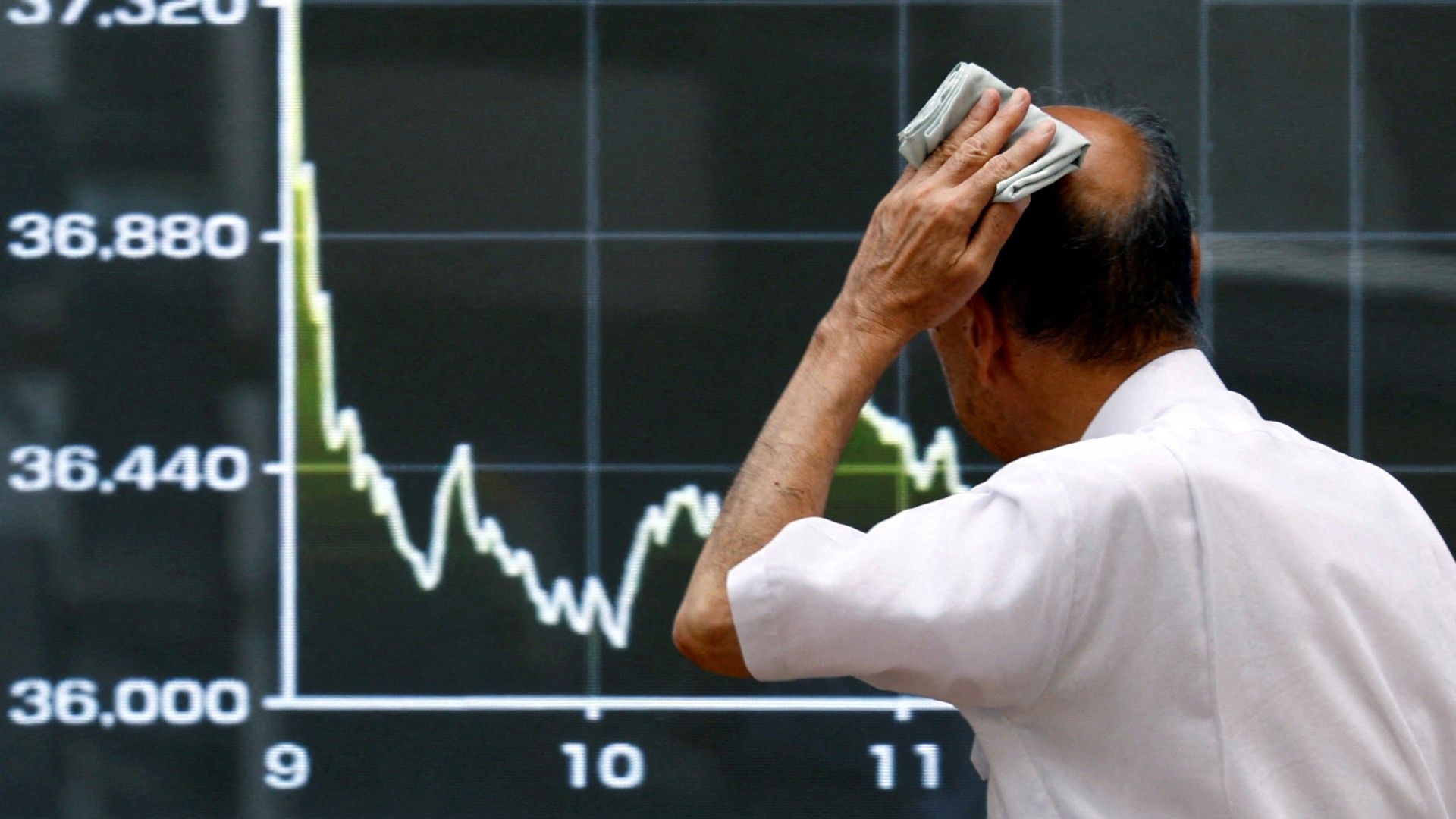 El derrumbe de los mercados arrastra a Argentina: el Riesgo País ya supera los 1700 puntos y las acciones caen 10%