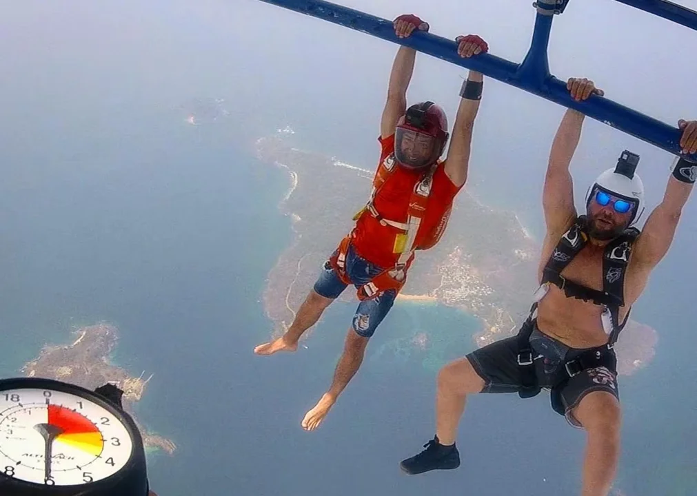 Tremendo: dos paracaidistas argentinos saltaron desde la estratósfera y lograron un récord mundial