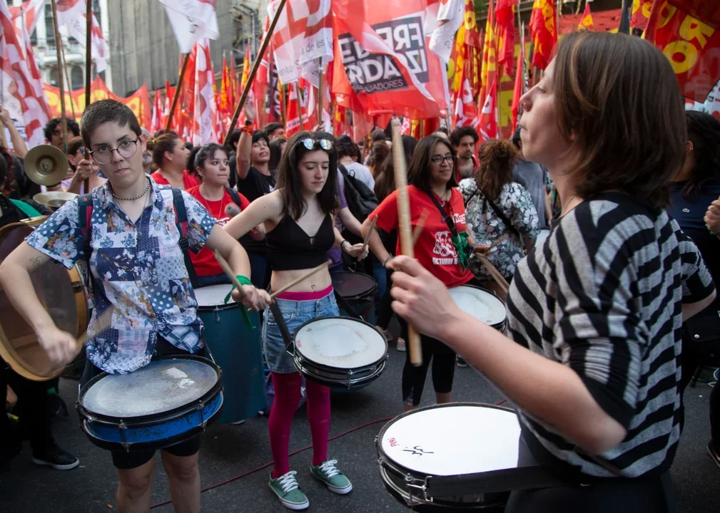 Veto de Milei: Jubilados, la CGT y movimientos sociales marchan al Congreso