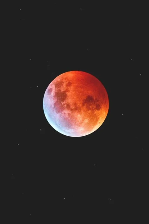 Salí y mirá para arriba: noche de eclipse parcial de Súper Luna