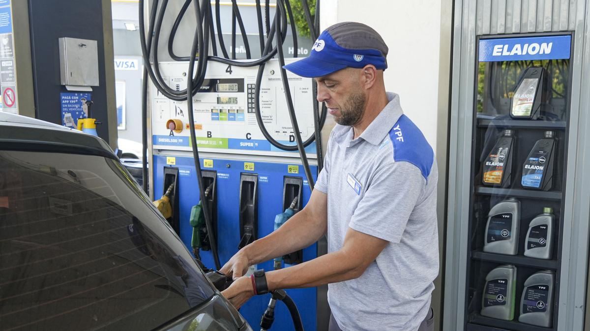 Cachetazo al bolsillo:  suben la nafta y el gasoil hasta un 4% desde este viernes