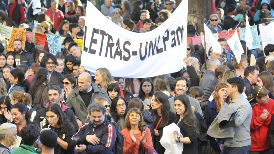 Marcha Federal: docentes, no docentes y estudiantes se movilizan hoy en «defensa» de la universidad pública