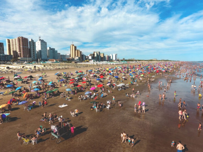 En medio de la crisis del turismo interno, Milei eliminó los feriados puente