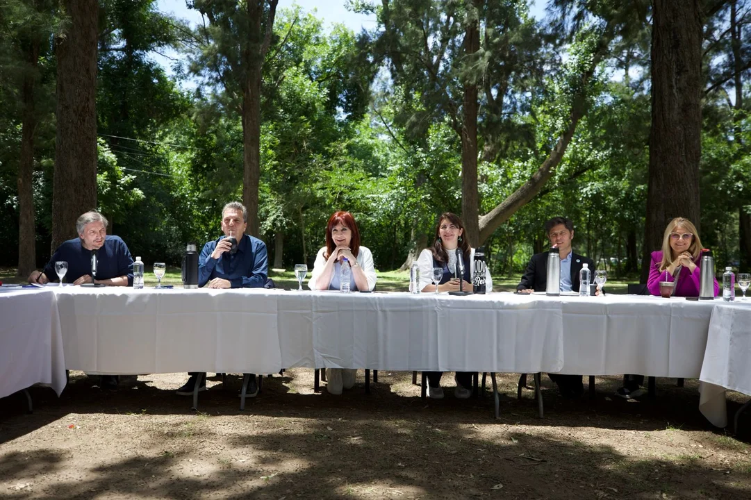 Cristina, Massa y Axel K juntos en un encuentro del PJ bonaerense