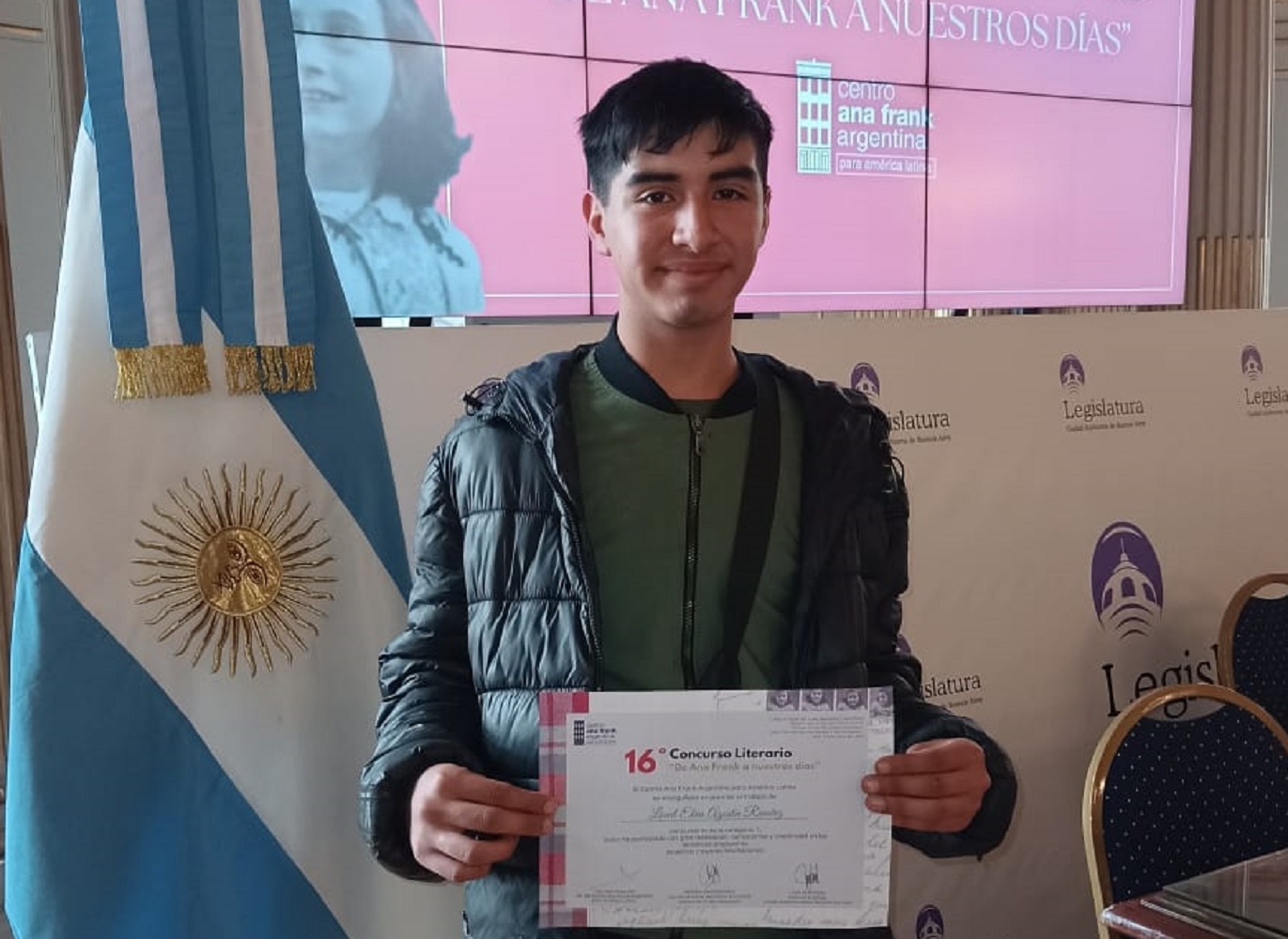 Aplausos para el joven: estudiante pampeano ganó concurso nacional de literatura y viajará a Amsterdam