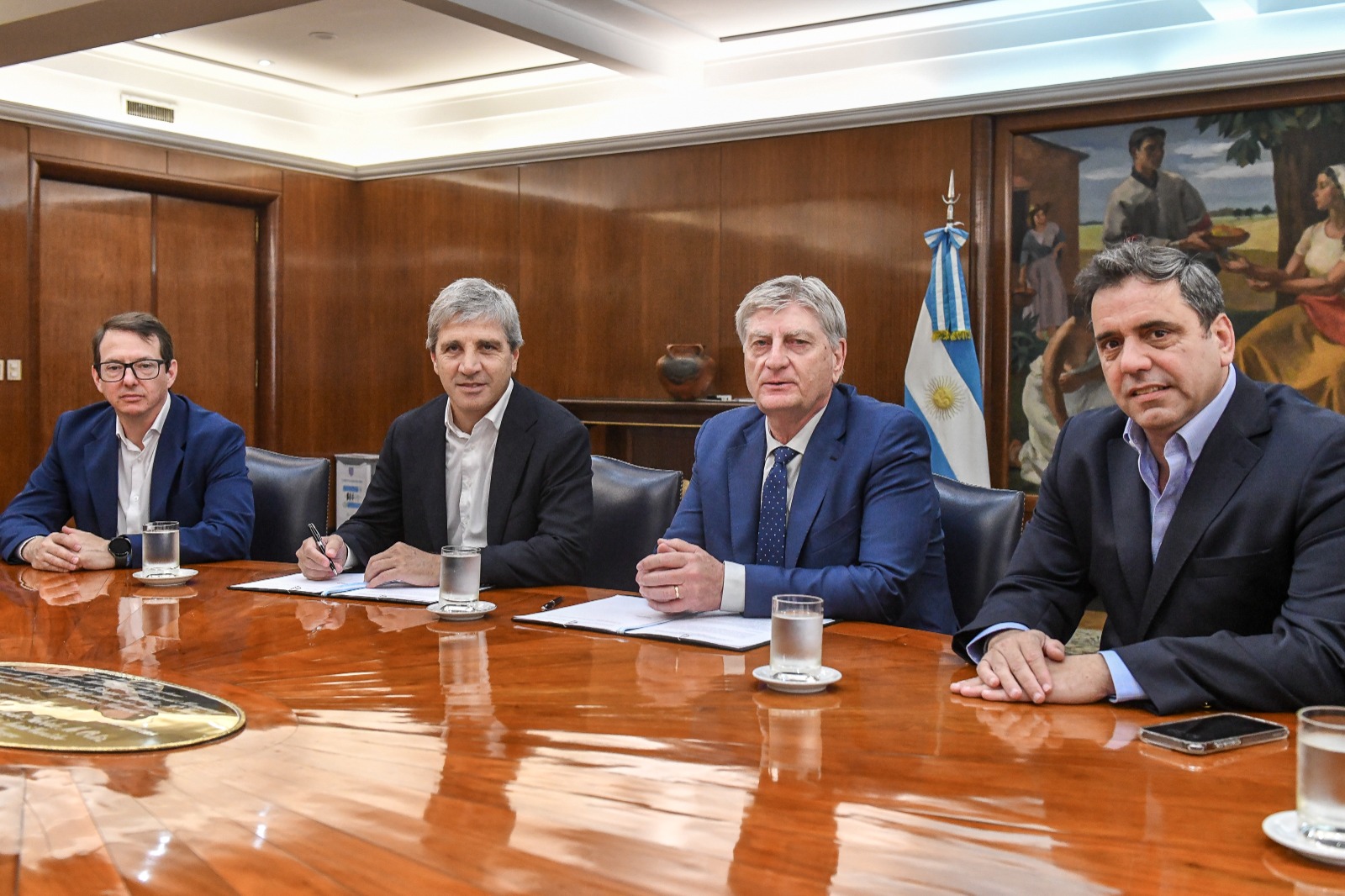 Ziliotto y “Toto” Caputo firmaron un acta intención para analizar la deuda que Nación mantiene con La Pampa