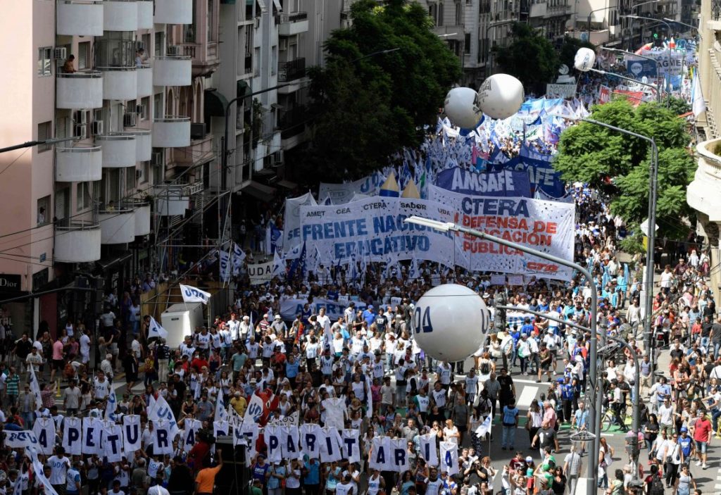 Por “Paritarias planchadas”, la CGT anunció dos paros docentes para febrero y marzo