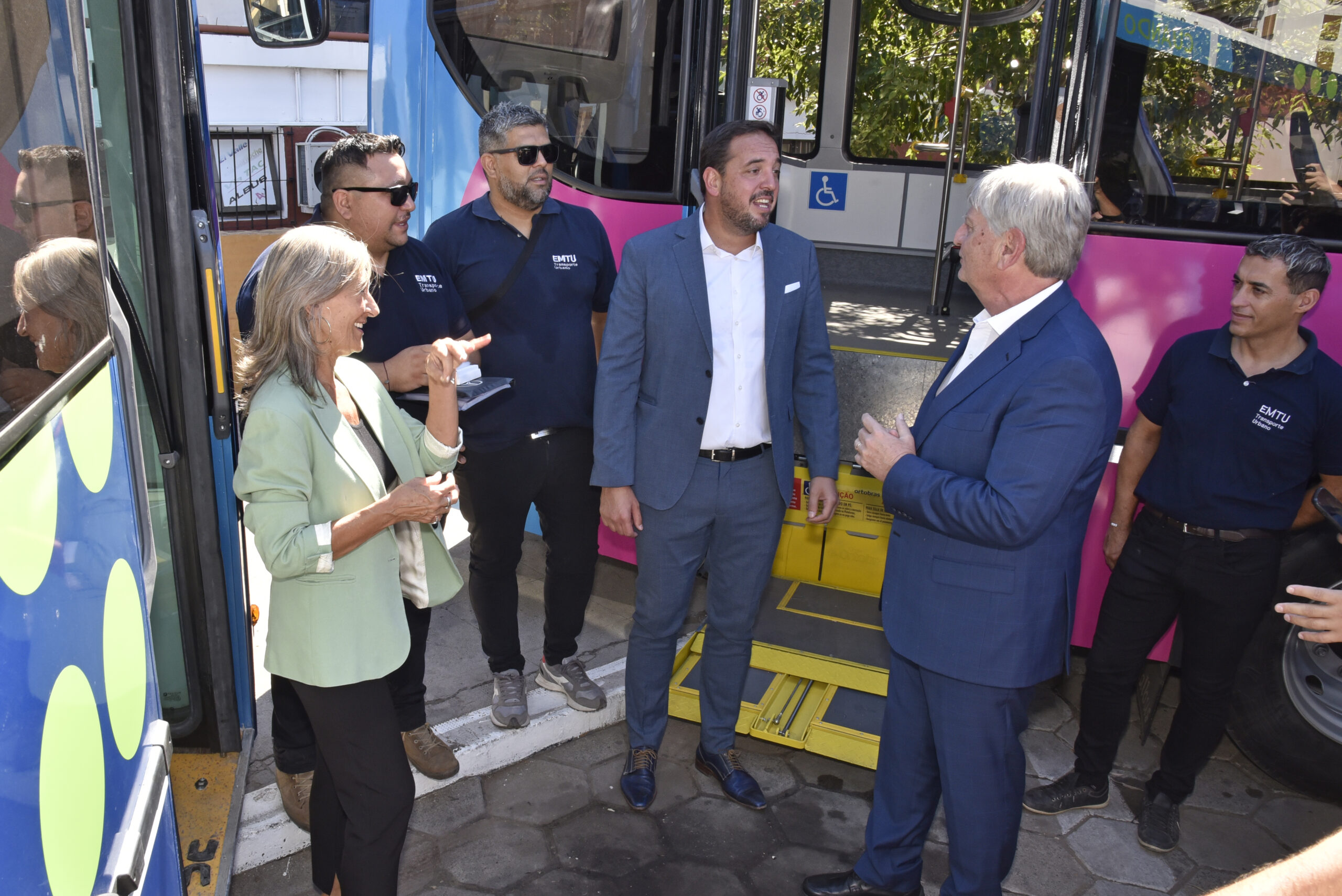 Ziliotto y di Napoli presentaron los 8 nuevos colectivos del EMTU