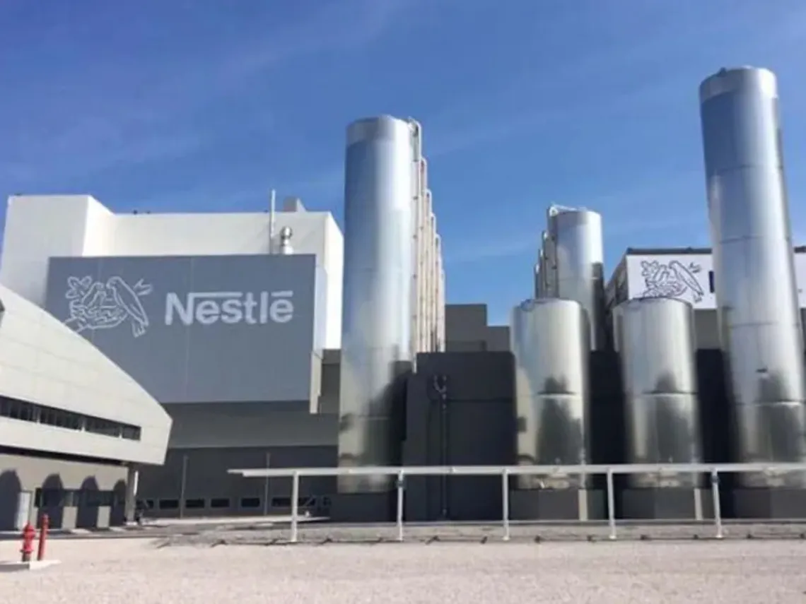 Nestlé cierra 30 días una de sus plantas por la caída del consumo
