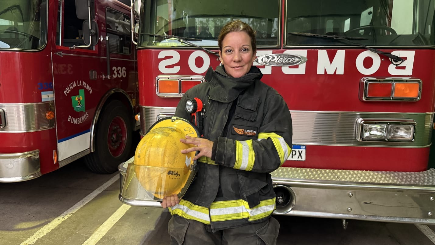 Cristina Suárez, la segunda mujer en la historia del Cuerpo de Bomberos de la Policía pampeana