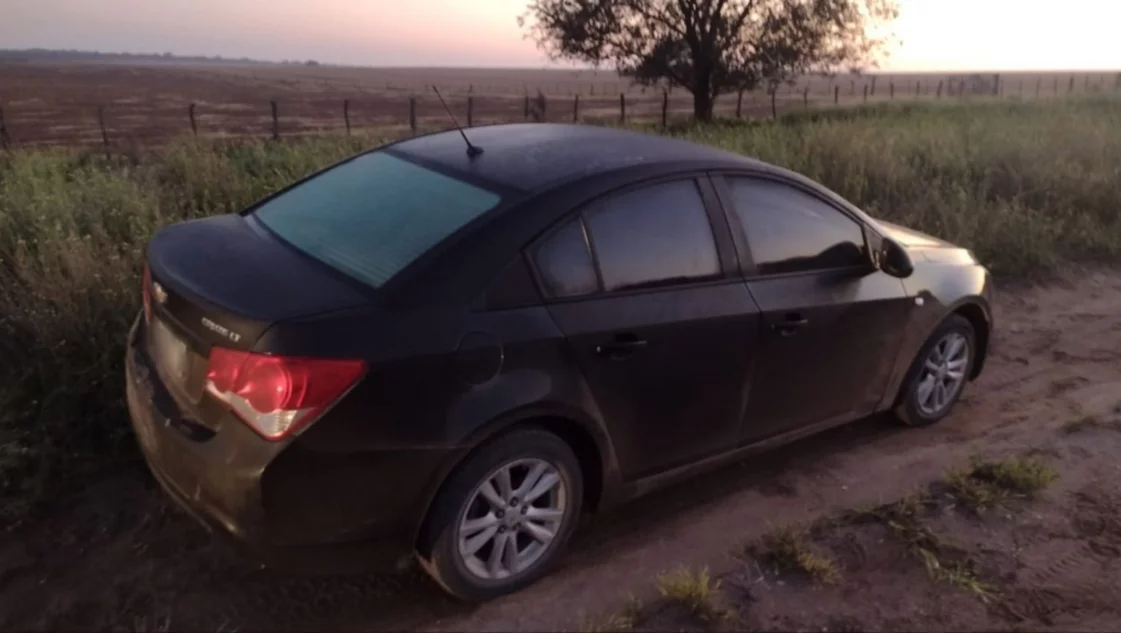 Mi pequeño angelito: sacó un auto del taller de su papá y lo persiguieron policías de cinco pueblos