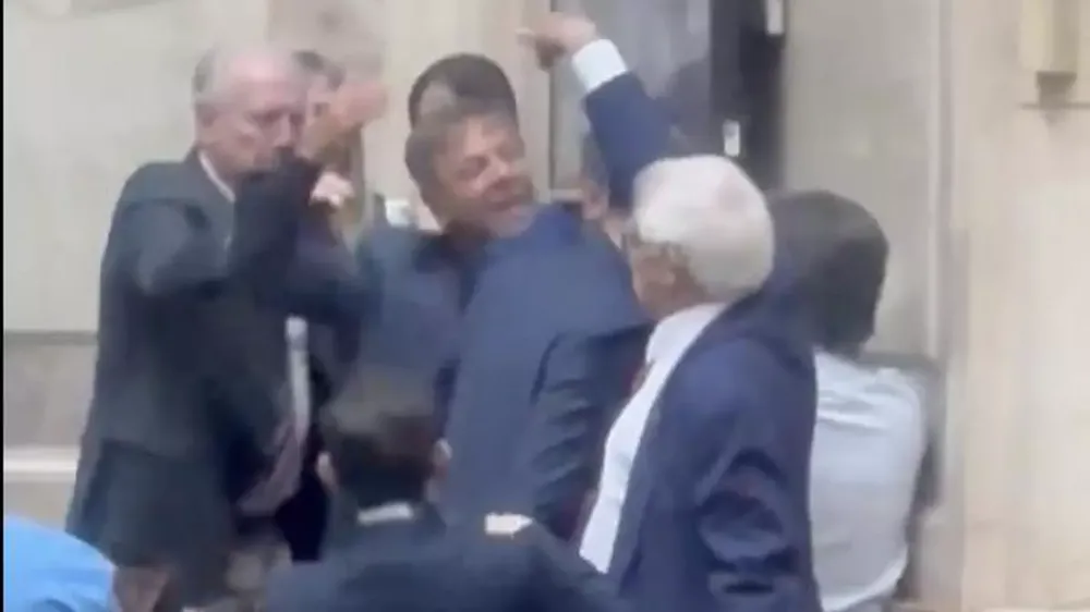 Bochorno: dos diputados libertarios se agarraron a trompadas en medio de la sesión