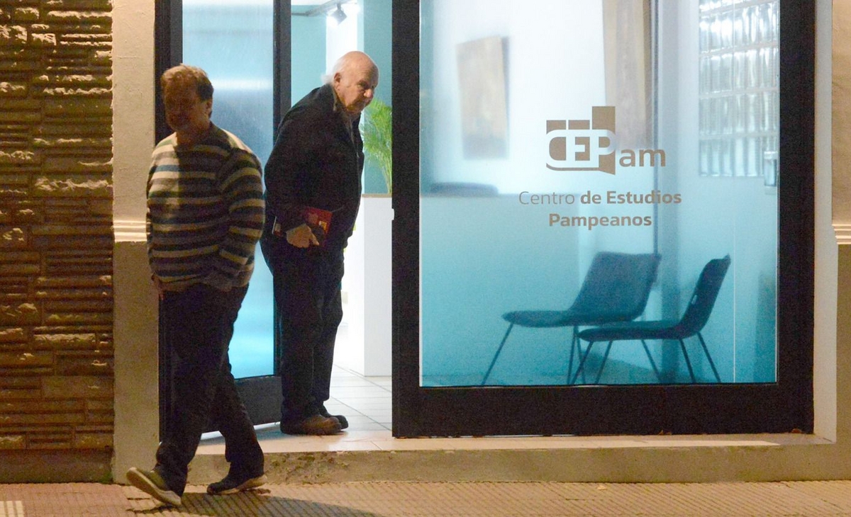 Di Nápoli ya no disimula su alianza con los Matzkin