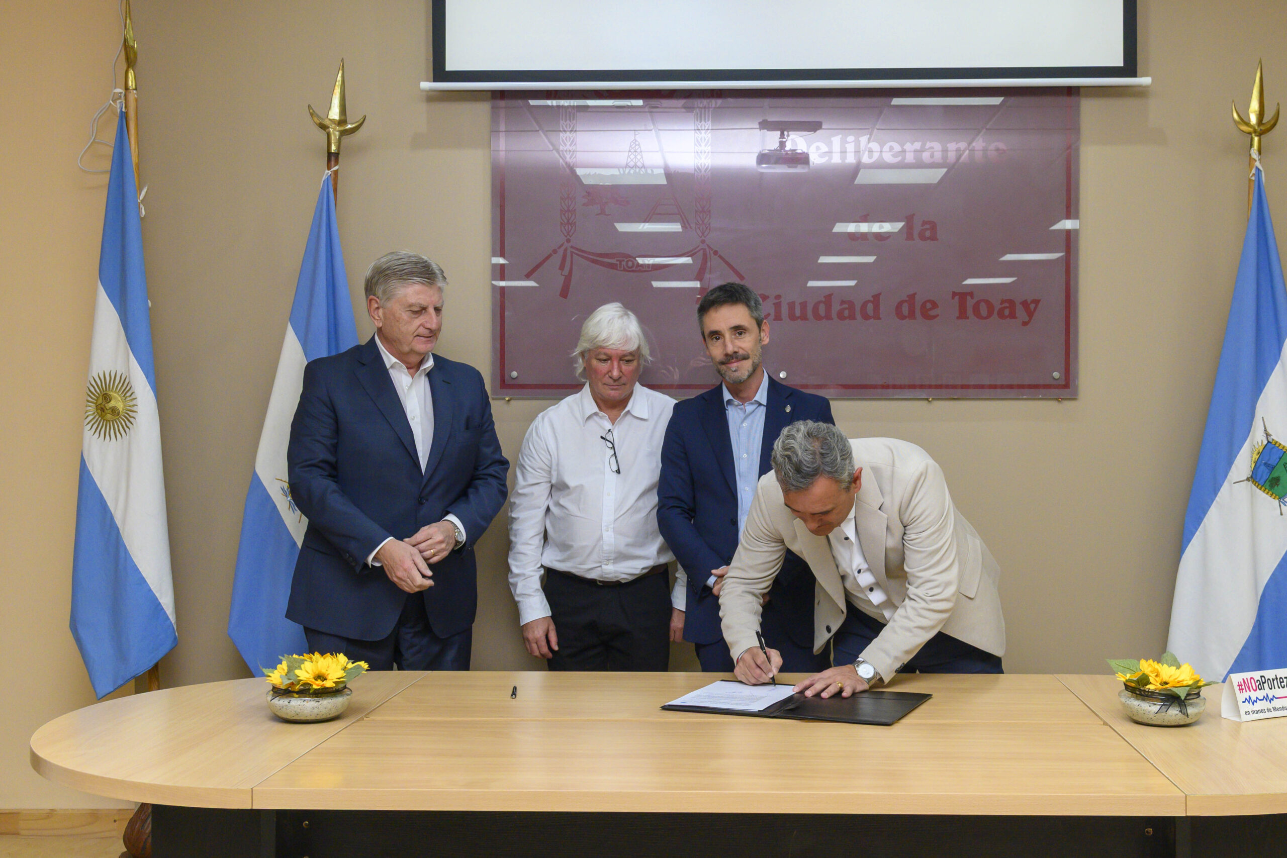 El gobierno provincial hará el proyecto para obras de agua potable, cloacas y pluviales en el Lowo Che de Toay