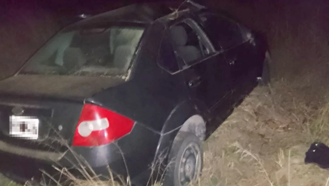 Un pibe de 16 robó dos autos en 48 horas y a uno lo volcó en la 102