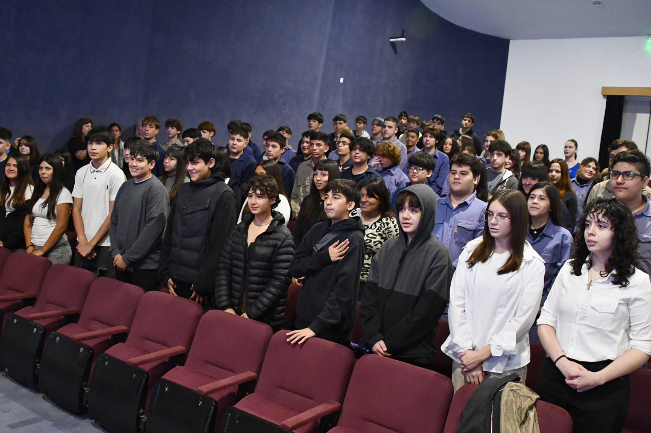 Más de 6000 estudiantes prometieron lealtad a las Constituciones Nacional y Provincial