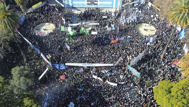 El Gobierno libertario minimizó la marcha en defensa de Cristina: “una cancha de Huracán”