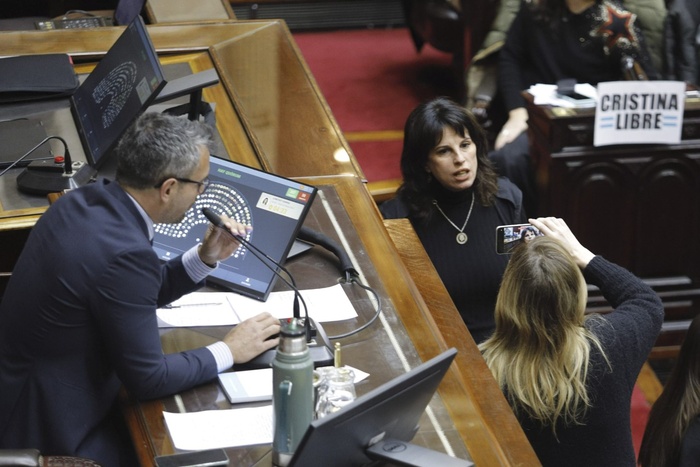 Escándalo: empujones e insultos entre diputados K y libertarios