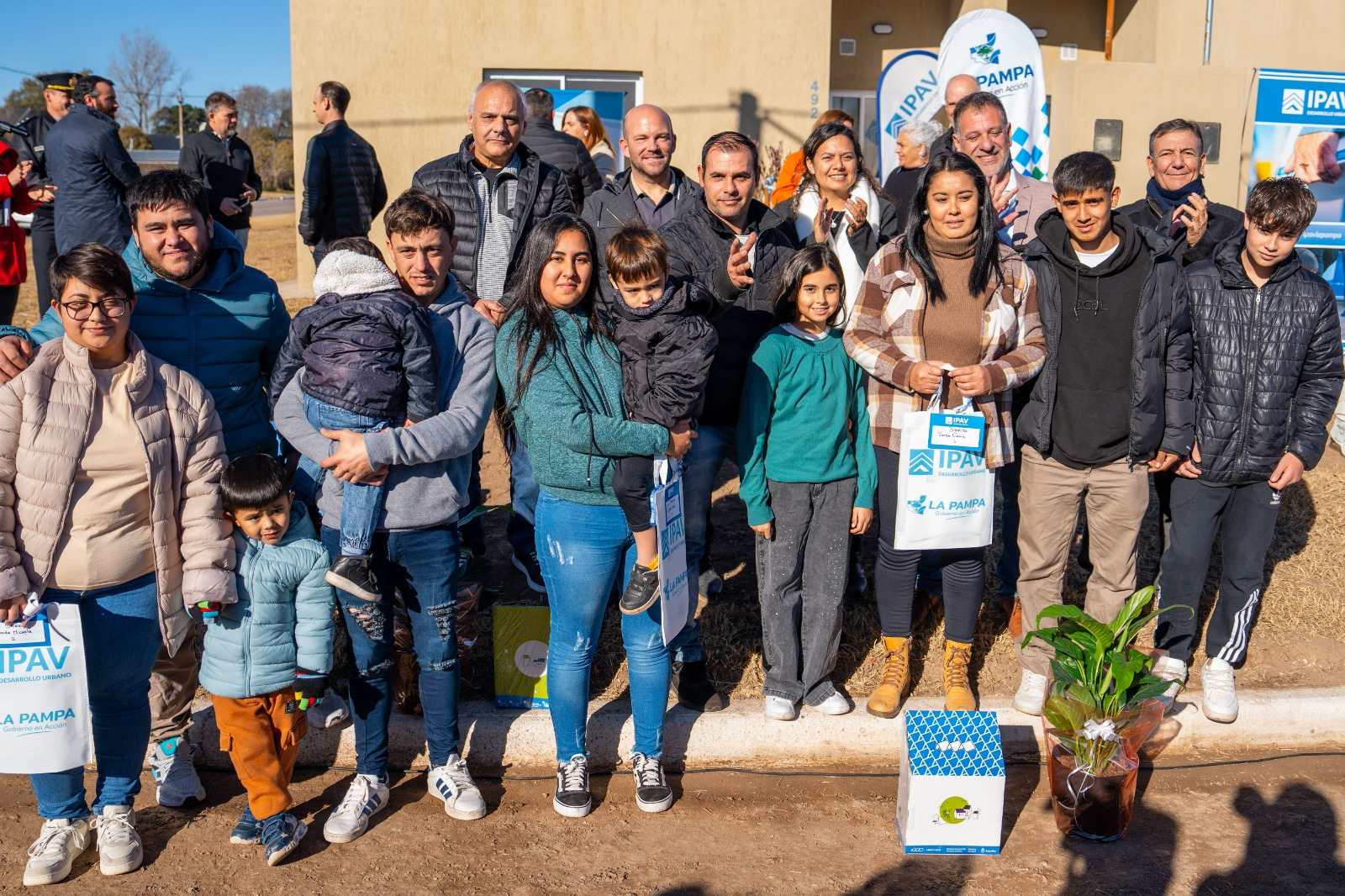 Entregaron casas en Mirasol