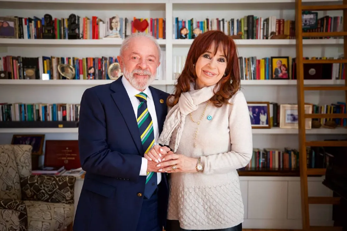 Cristina recibió a Lula en el departamento en el que cumple prisión domiciliaria