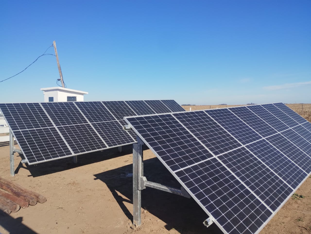Instalaron paneles solares para la extracción de agua en Van Praet