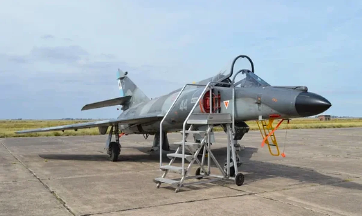 Jubilan a los aviones argentinos héroes de guerra en Malvinas