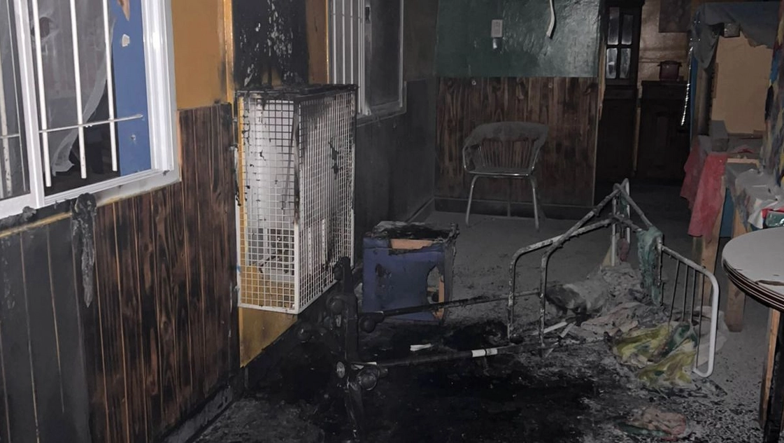 Se incendió un geriátrico en Santa Rosa: rescataron a 13 abuelos