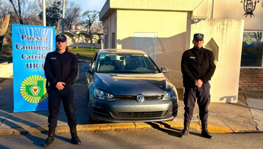 En la caminera de Catriló recuperaron un auto que había sido robado hace 9 años