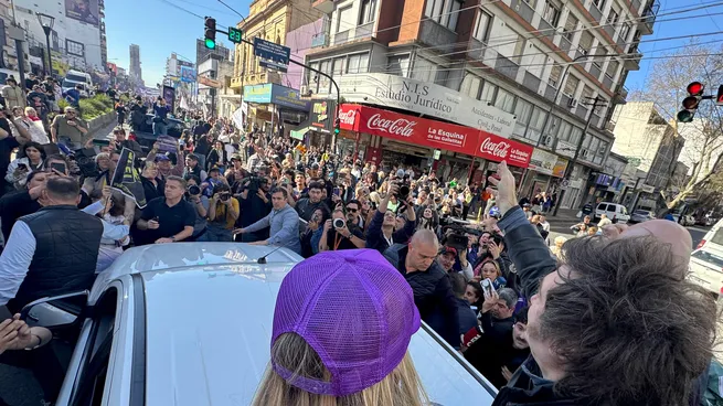 Tras los piedrazos Milei apuntó a los «kukas carentes de ideas»