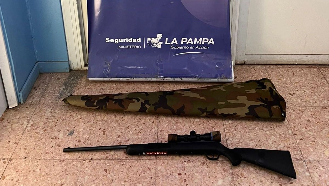 Santa Rosa: demoraron a un hombre por amenazar con dispararle a un vecino