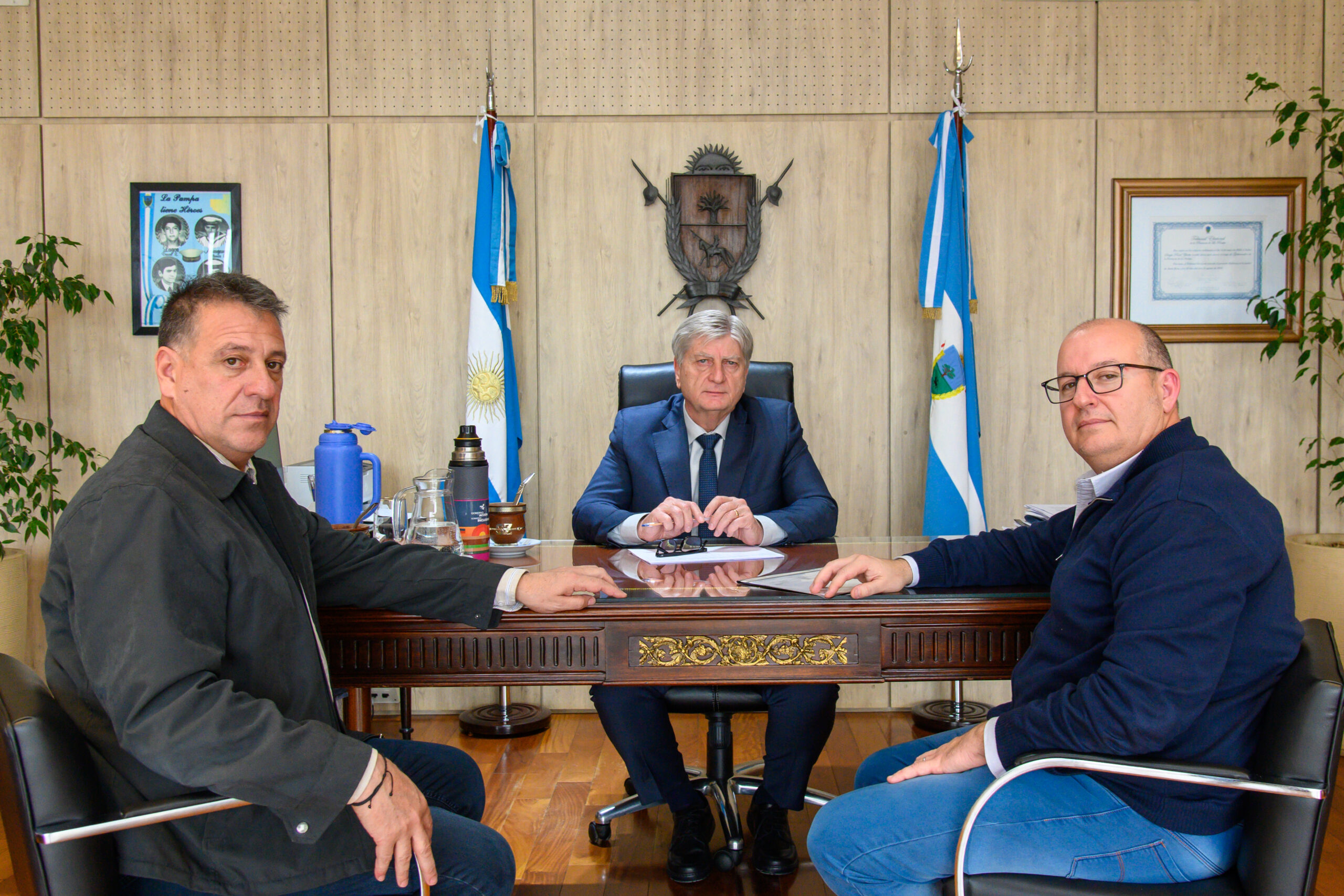 Ziliotto recibió al intendente de La Adela por la crisis del municipio