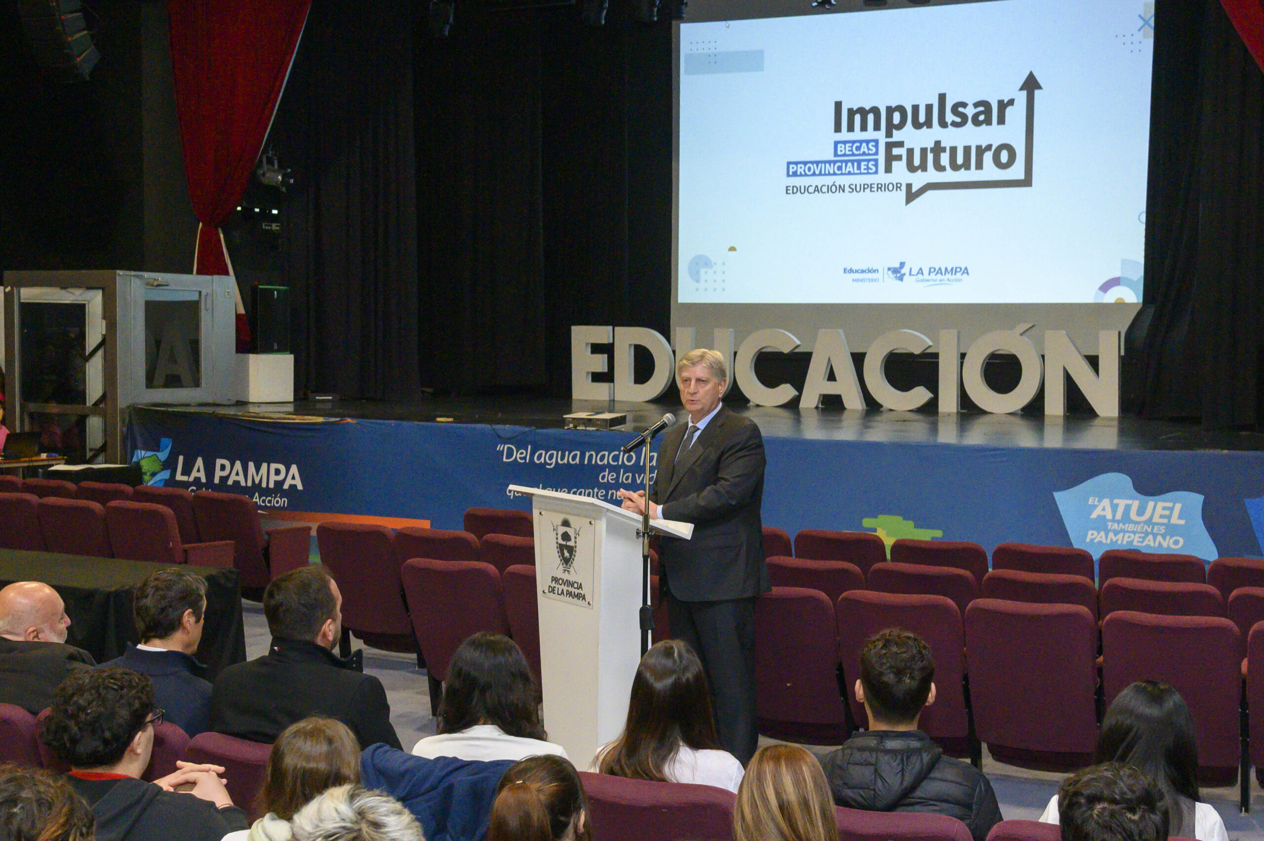 Ziliotto lanzó el programa de becas “Impulsar Futuro” para garantizar el acceso a la educación superior