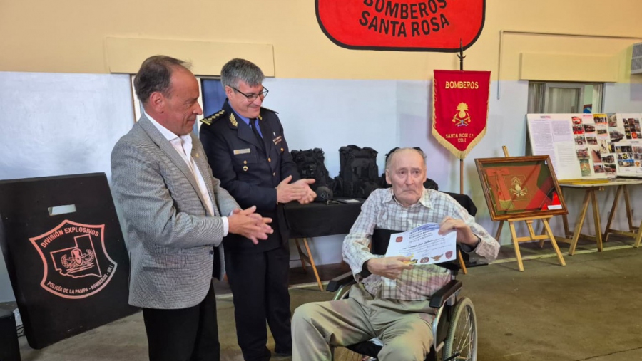 La Policía pampeana celebró el 80° aniversario de su Cuerpo de Bomberos