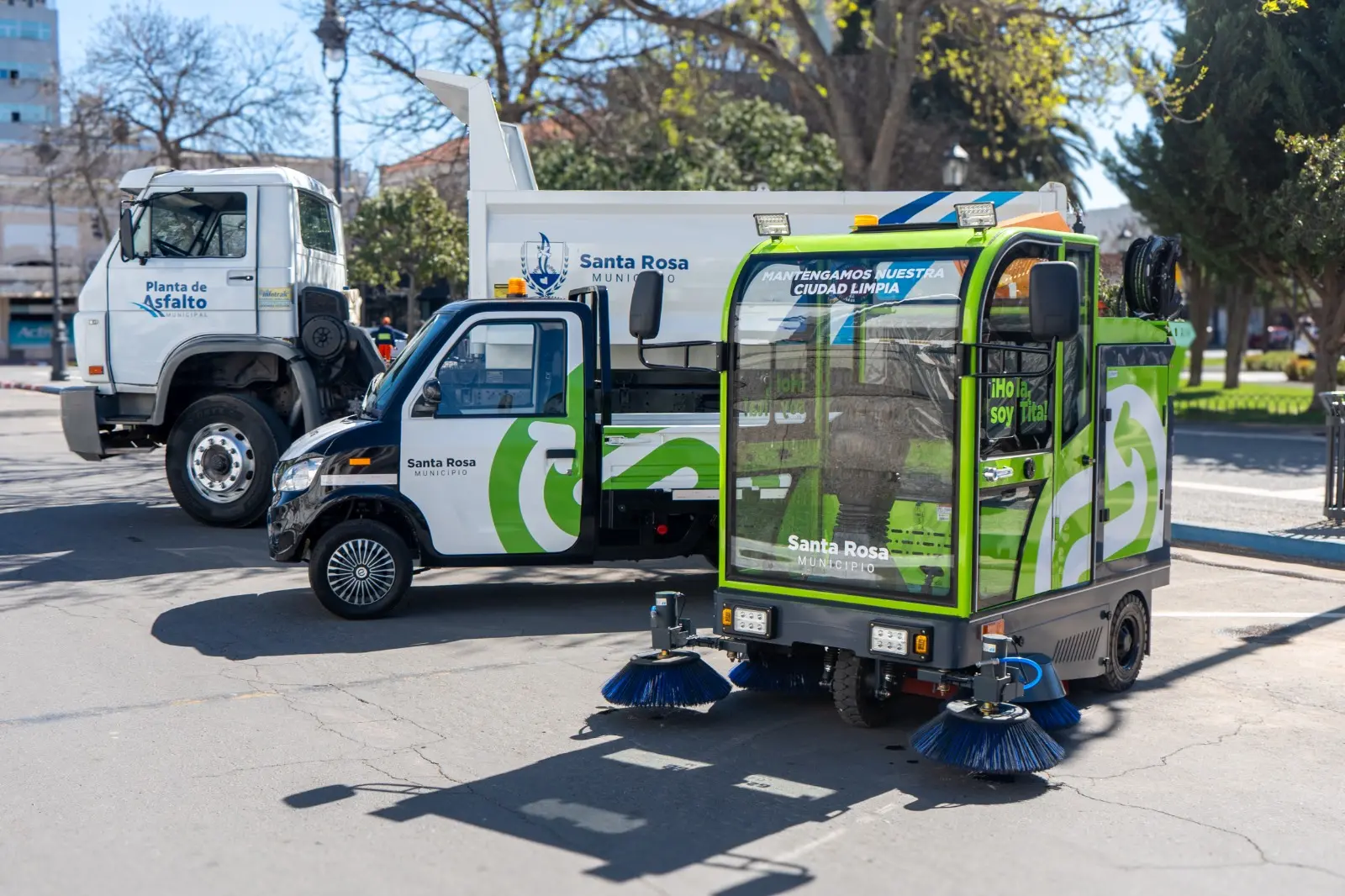 “Tita” y Tito”: la Municipalidad ahora tiene dos vehículos eléctricos