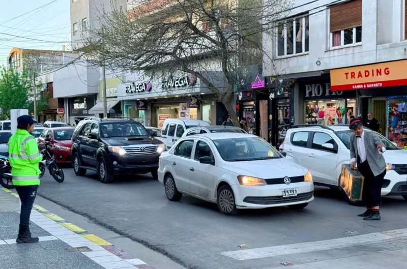 Concientización vial: el payaso «Denzo» en la semipeatonal
