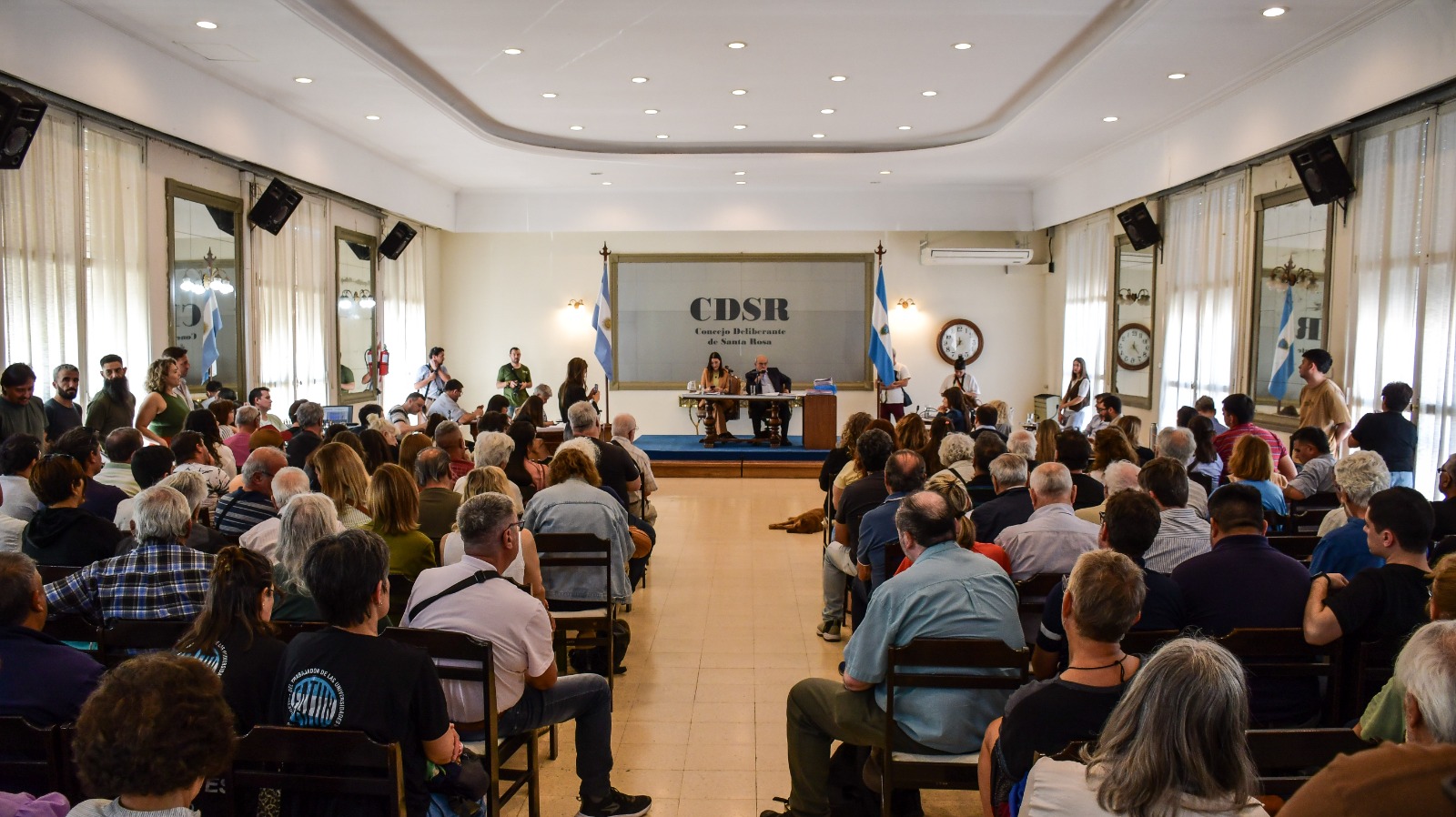 El Concejo Deliberante santarroseño archivó los tres proyectos de Clarín