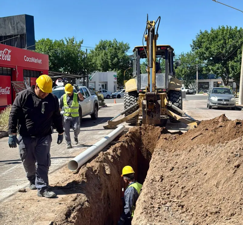 Renuevan cañerías cloacales en la calle Lagos García de Santa Rosa