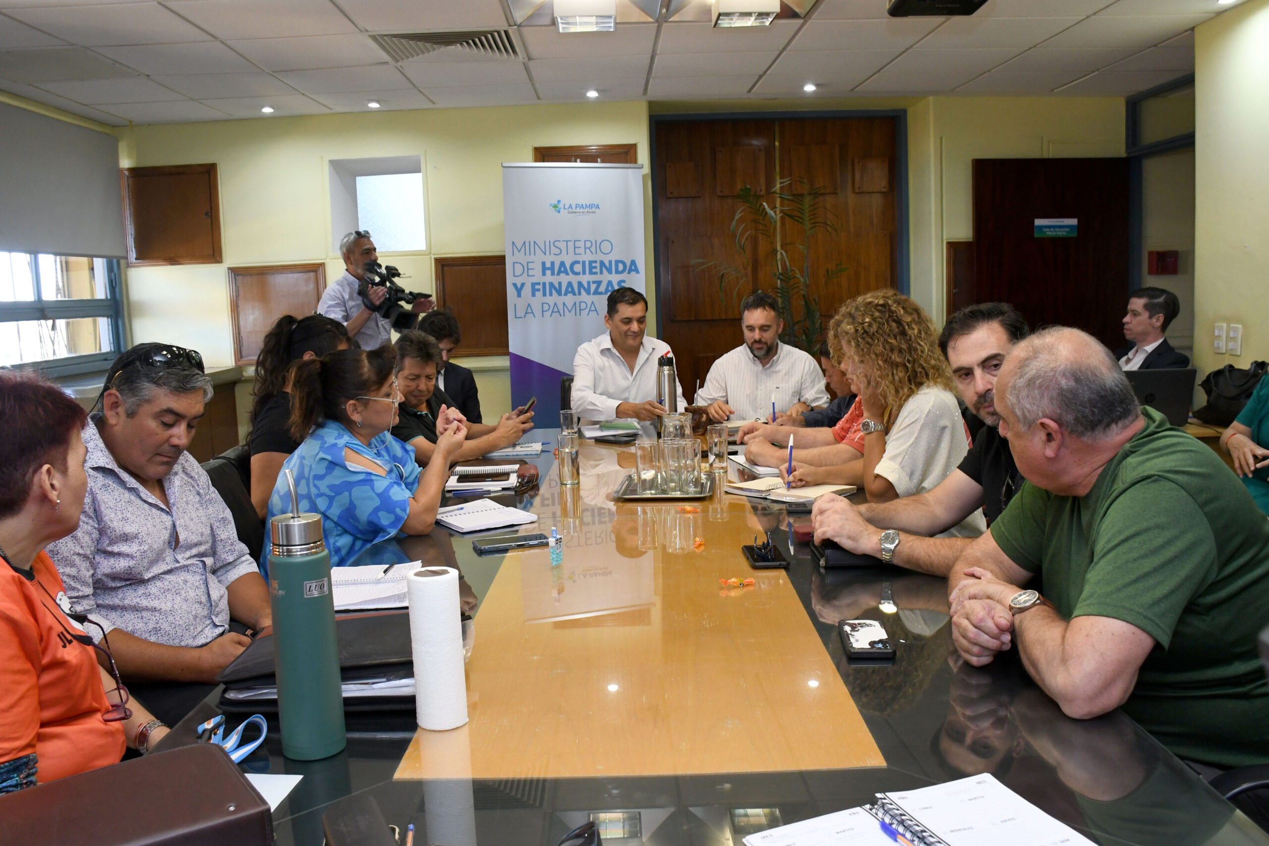 Paritaria estatal: el gobierno provincial ofertó cerrar el 2025 con aumento del 11%