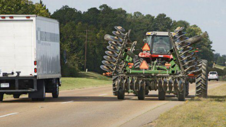 Seguridad vial rural: dan recomendaciones para la circulación de maquinaria agrícola